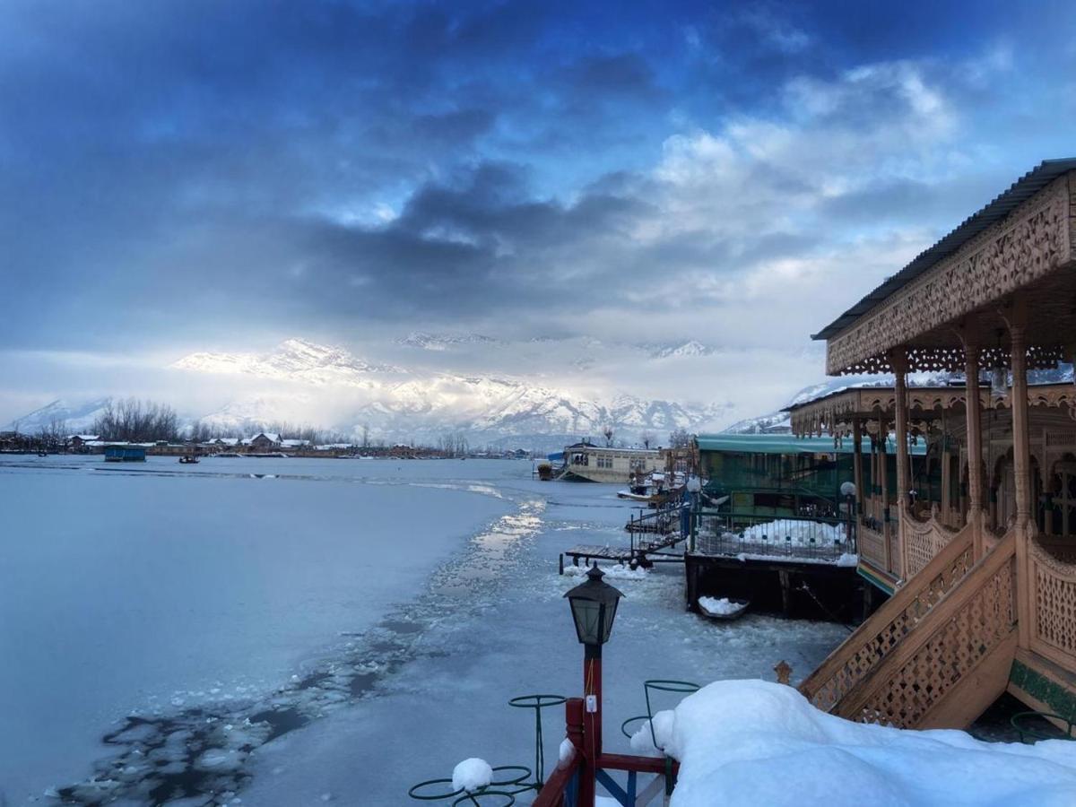 Chicago Group Of Houseboats Hotel ศรีนาการ์ ภายนอก รูปภาพ