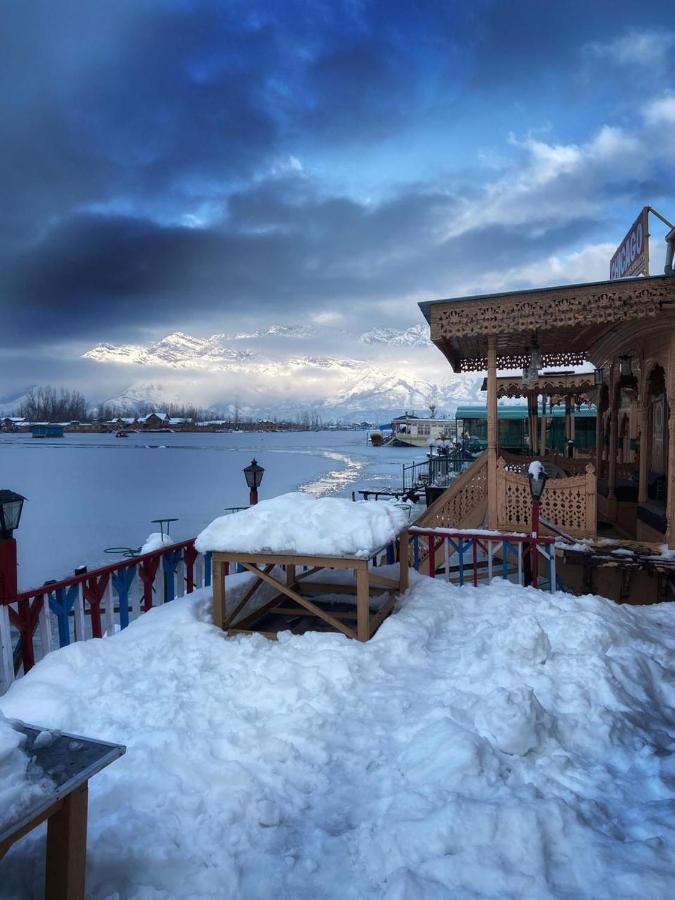 Chicago Group Of Houseboats Hotel ศรีนาการ์ ภายนอก รูปภาพ