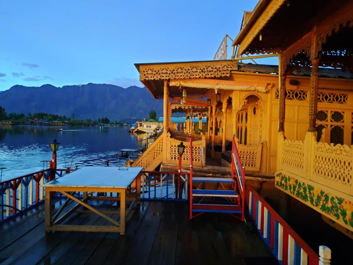 Chicago Group Of Houseboats Hotel ศรีนาการ์ ภายนอก รูปภาพ