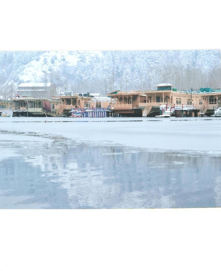 Chicago Group Of Houseboats Hotel ศรีนาการ์ ภายนอก รูปภาพ