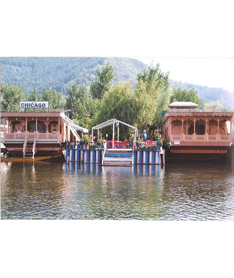 Chicago Group Of Houseboats Hotel ศรีนาการ์ ภายนอก รูปภาพ