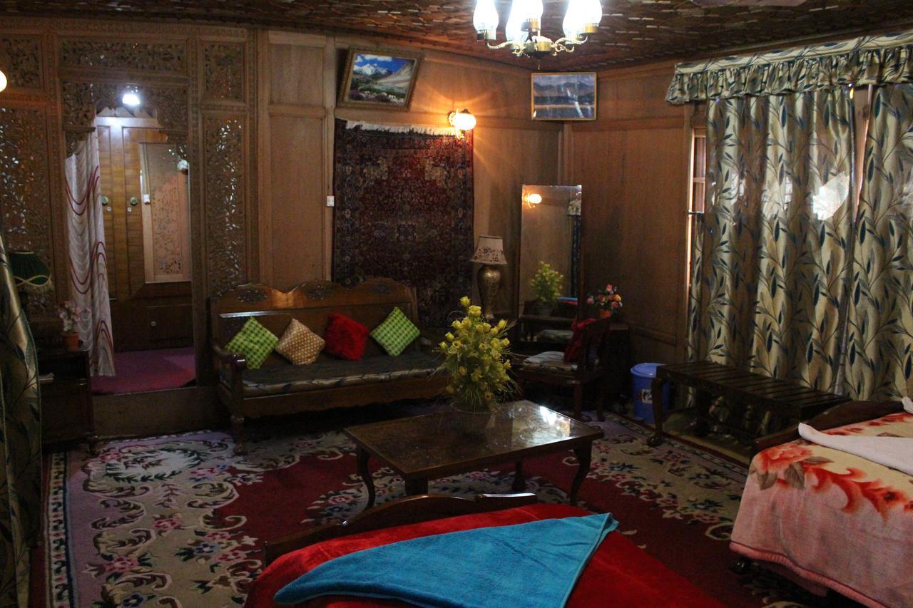 Chicago Group Of Houseboats Hotel ศรีนาการ์ ภายนอก รูปภาพ