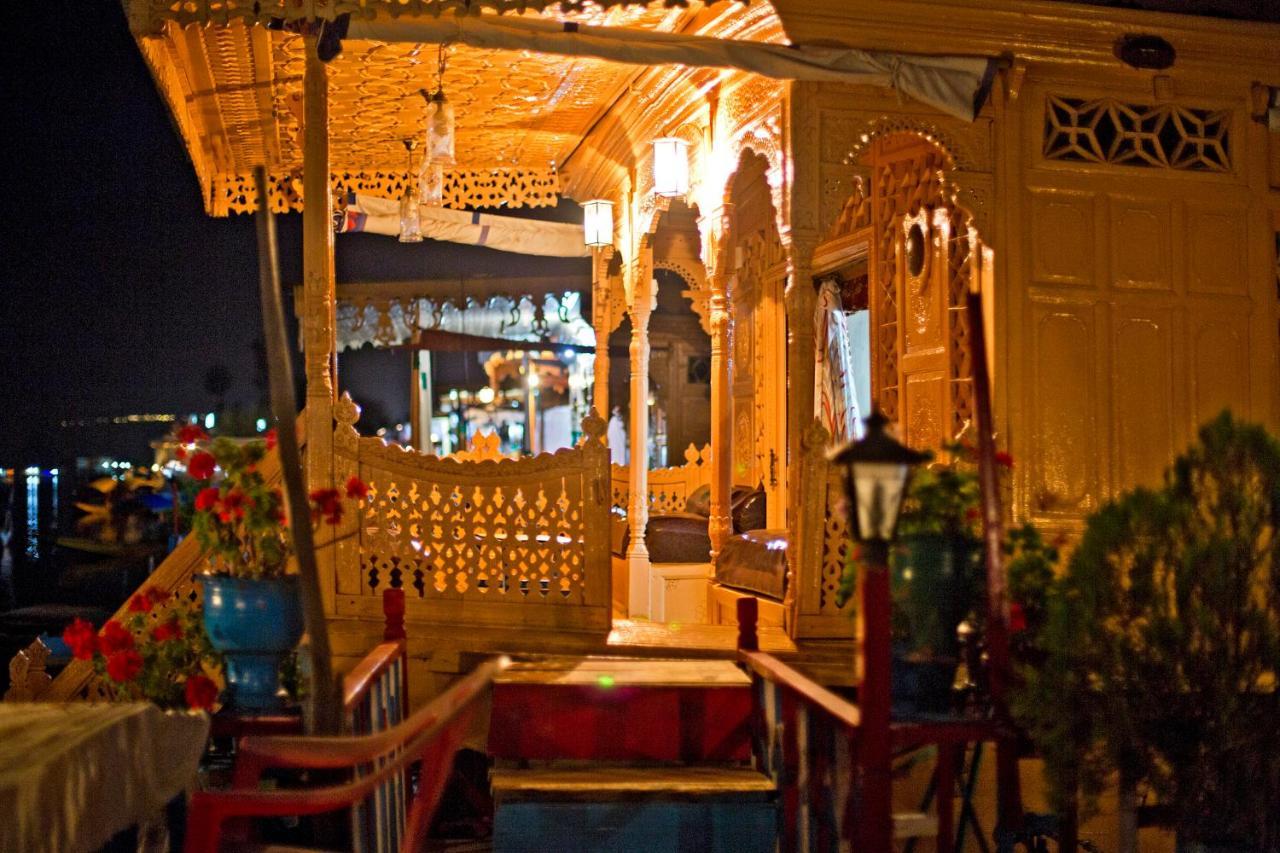 Chicago Group Of Houseboats Hotel ศรีนาการ์ ภายนอก รูปภาพ