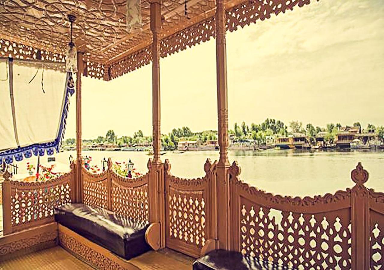 Chicago Group Of Houseboats Hotel ศรีนาการ์ ภายนอก รูปภาพ